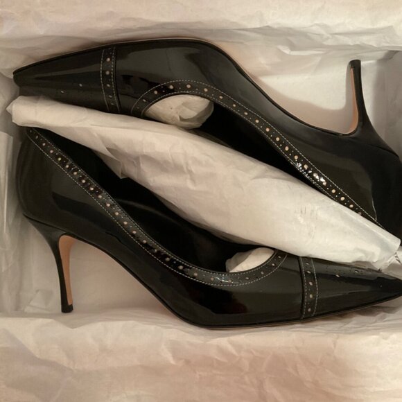 MANOLO BLAHNIK Quitohi Spectator Black Patent Leather Pumps - Picture 9 of 12